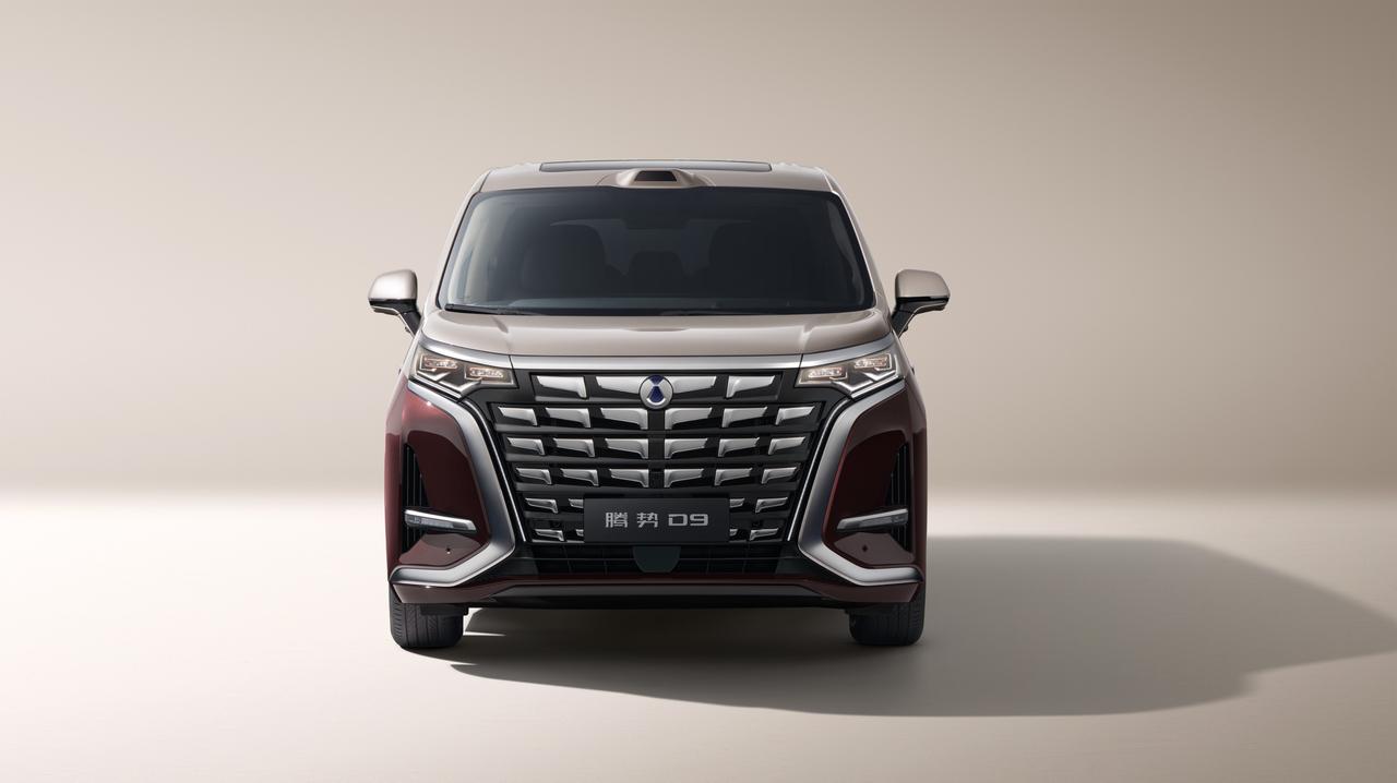 第二代刀片电池上车，第二代腾势D9这次直接甩出“5分钟充好，9分钟充饱”的闪充数