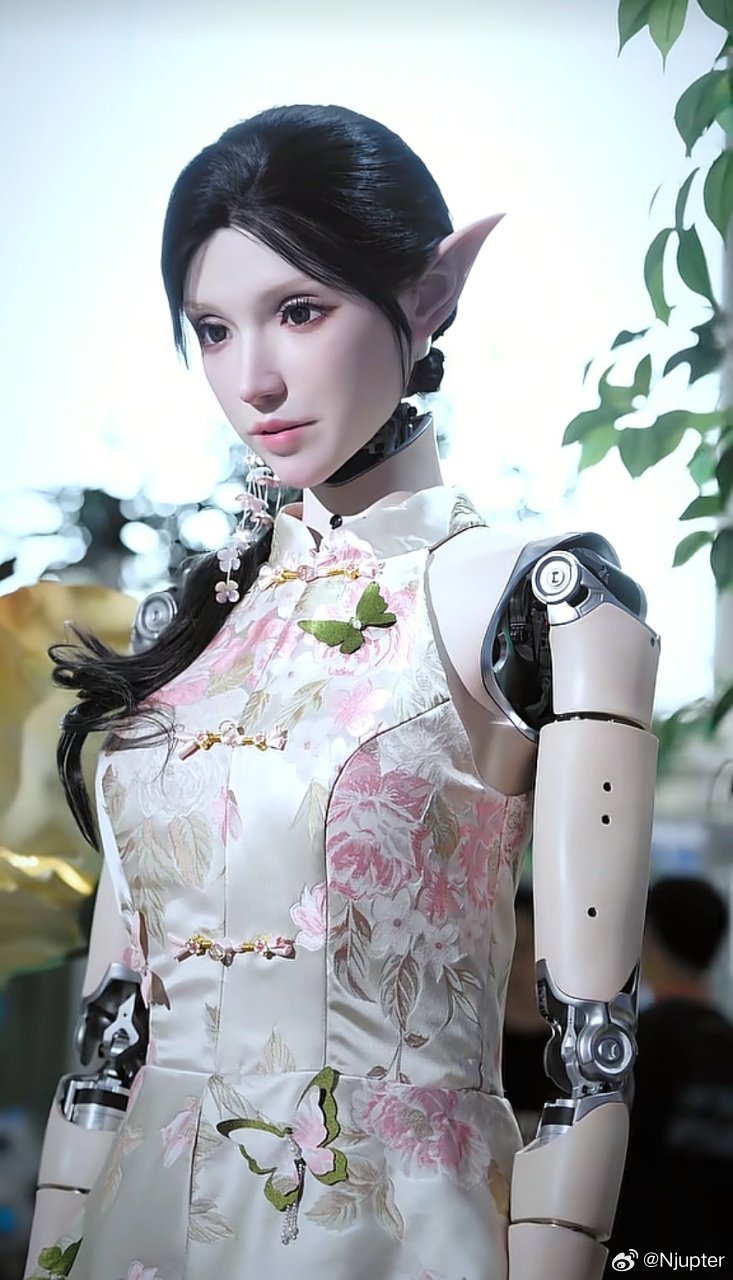 这下纸片人爱人真能给我养老了以前只能对着屏幕脑补，现在有了新的可能性，乙女的美梦