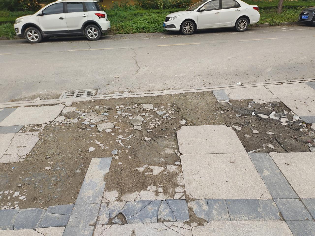 破损严重，垃圾遍地，积水严重，滨州市一小区惹民怨

位于滨州市滨城区彭李街道学苑