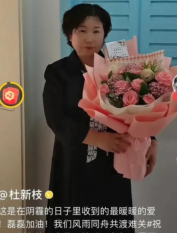 原来是老杜告了柴桑和云昊。
柴桑云昊每天都喊木土一毛，木土一毛，老杜说了提起木土