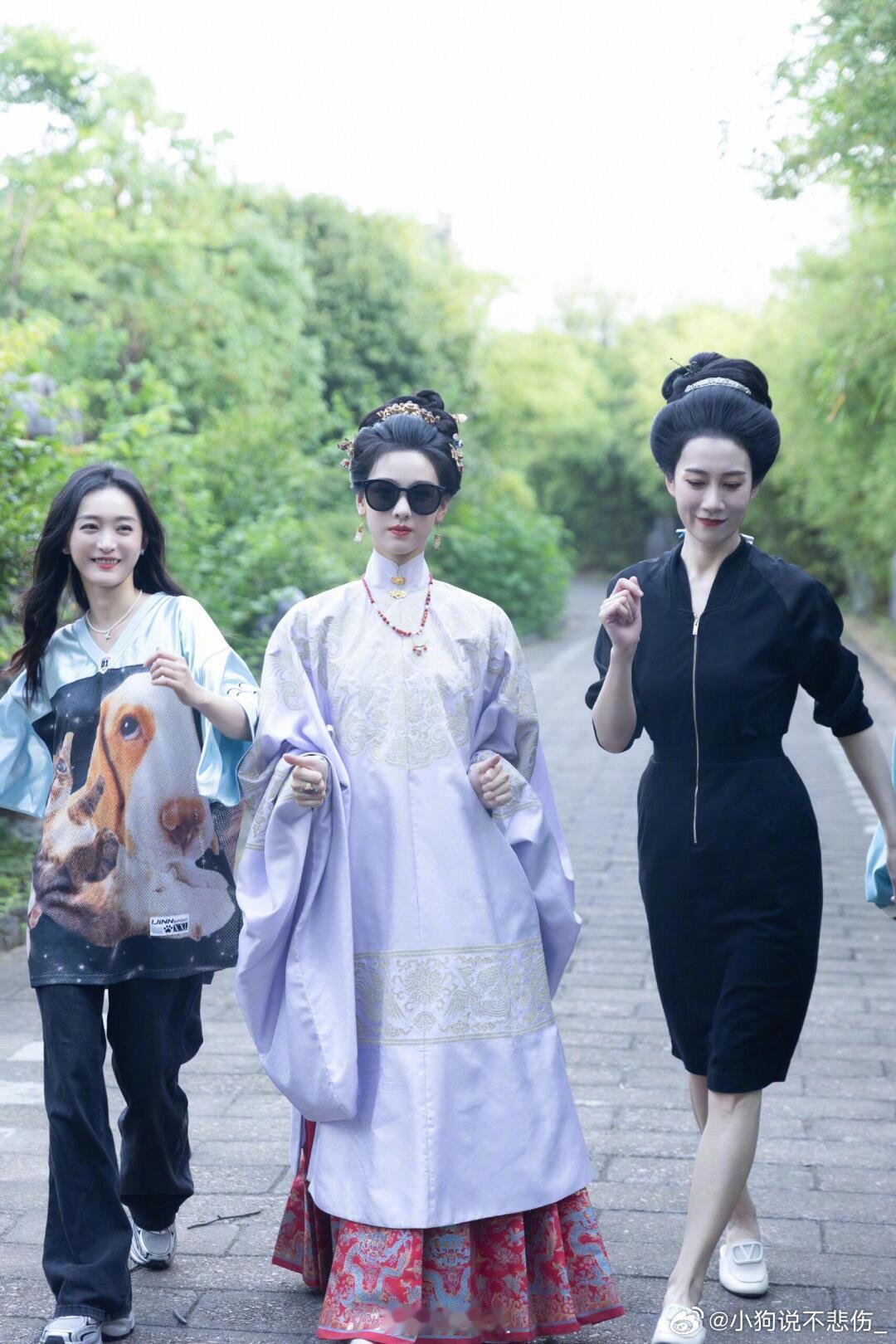 雁子骑鬼火带惜文上街揍人雁子：世上只有妈妈好，妈妈夸我我开心，妈妈生气我暴怒，妈