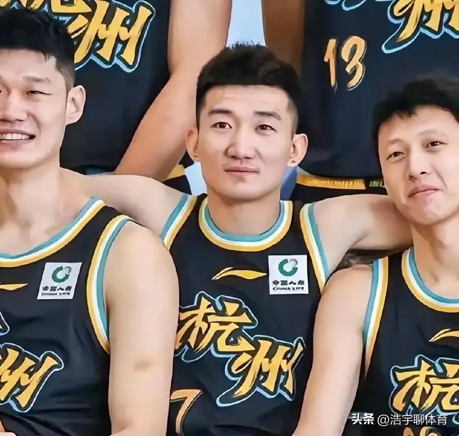 这样的全运会男篮比赛还有什么意义？干脆叫“钱运会”算了。
四川队600万引进周琦