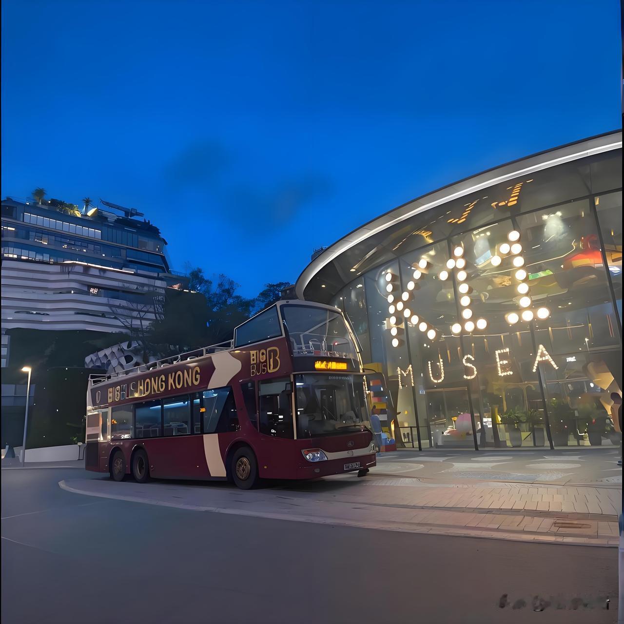 🌃【夜游香港必打卡！Big Bus香港岛夜游攻略】🚌✨
地址：香港尖沙咀K1