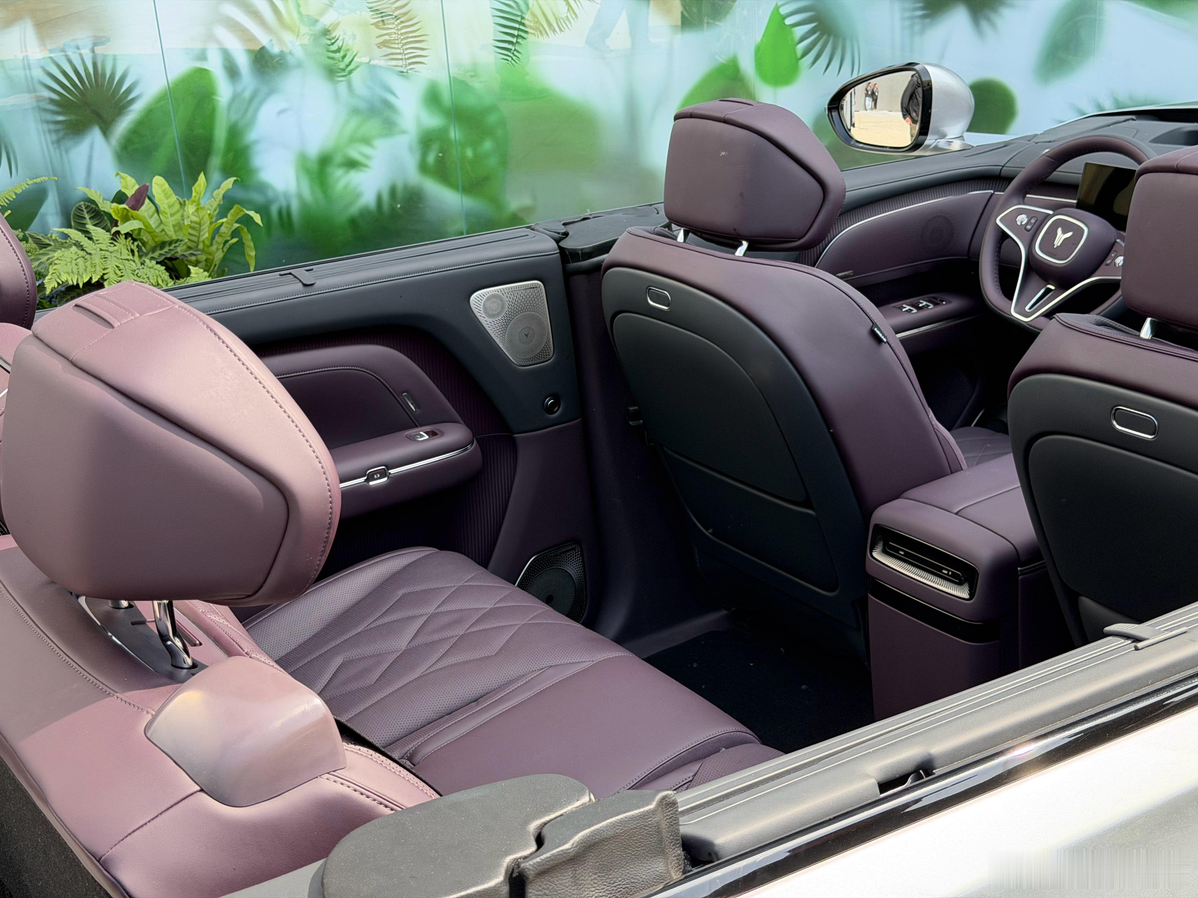 为了展示一项功能直接把车顶切了现在的车企真是够拼的十八般武艺样样得精通没点脑洞都