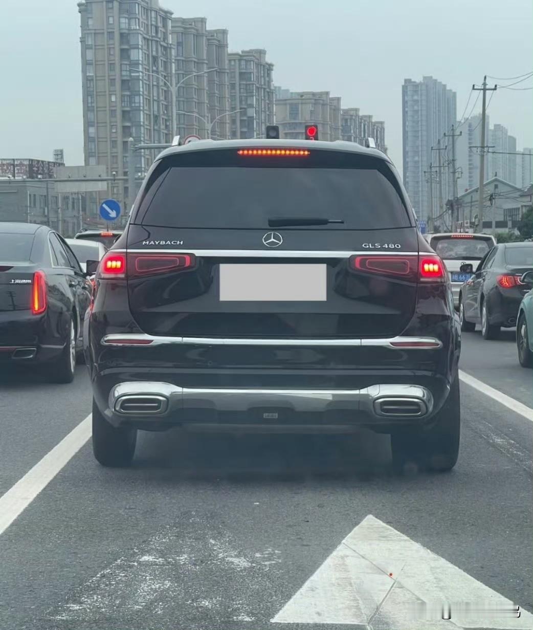 所以说suv为什么要配宽胎
视觉效果就是这么明显，小胎跟崴脚似的[允悲][允悲]