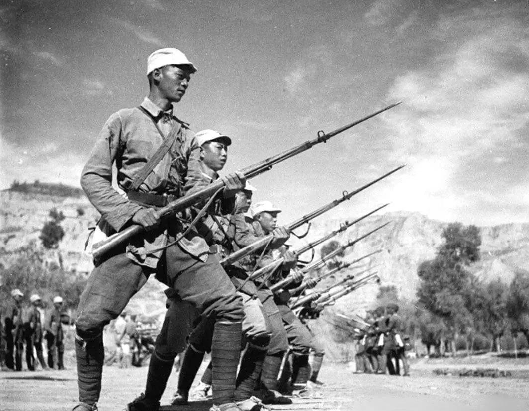 1939年的一天晚上，20岁的白朝定拼刺刀的对手是一个非常壮实的日本人，鬼子每做