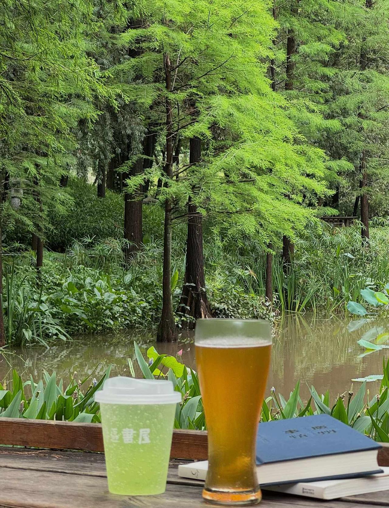 Howto在假期躲人流🍺 公园里发呆可以
五一的广州 人人人人人
雨后在公园里