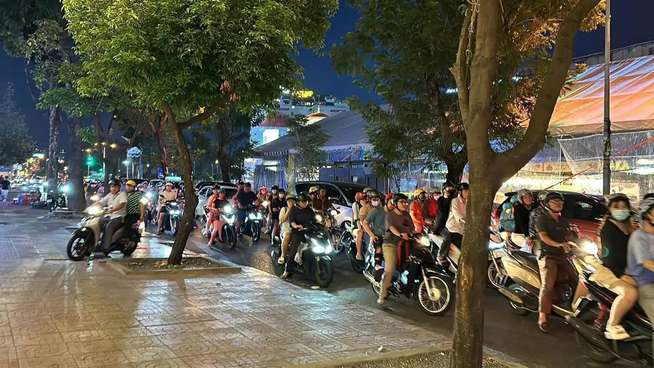 未来中国企业的裁员会成为一种常态，去年中国人口减少了200万，今年会更多。说明每