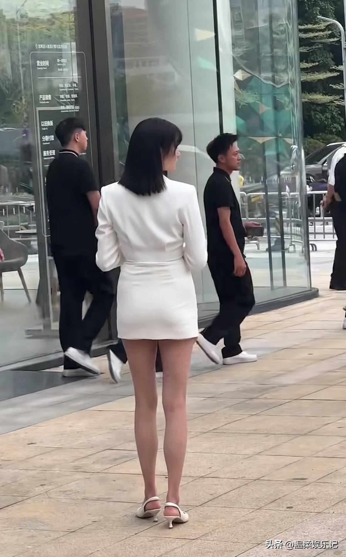 不是粉丝也心疼关晓彤了！这样参差不齐的短发一看就是随便剪出来的