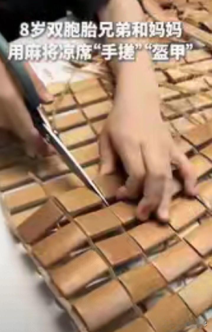 “火到人民日报了！”北京，一位妈妈下班后，不看电视不逛街，不看手机不出门，和双胞