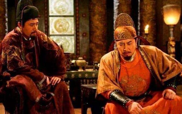脸上出现这一特征的人，可能并非完全的汉族血统，而是后来逐渐汉化而成的，你是其中之