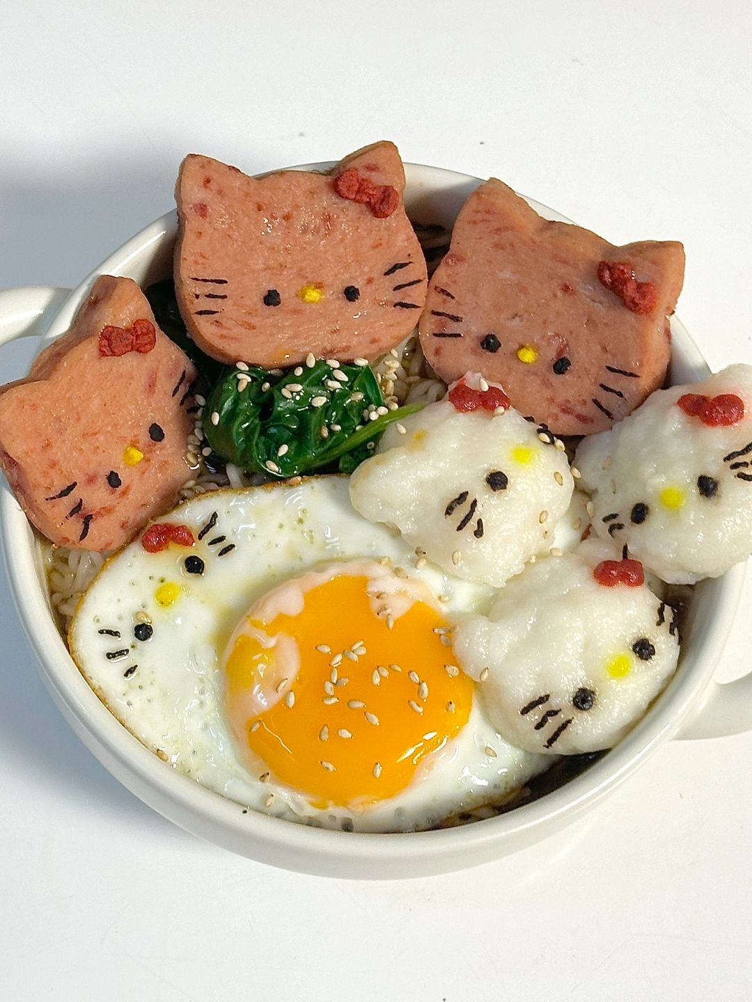 Hello Kitty鱼丸餐蛋面