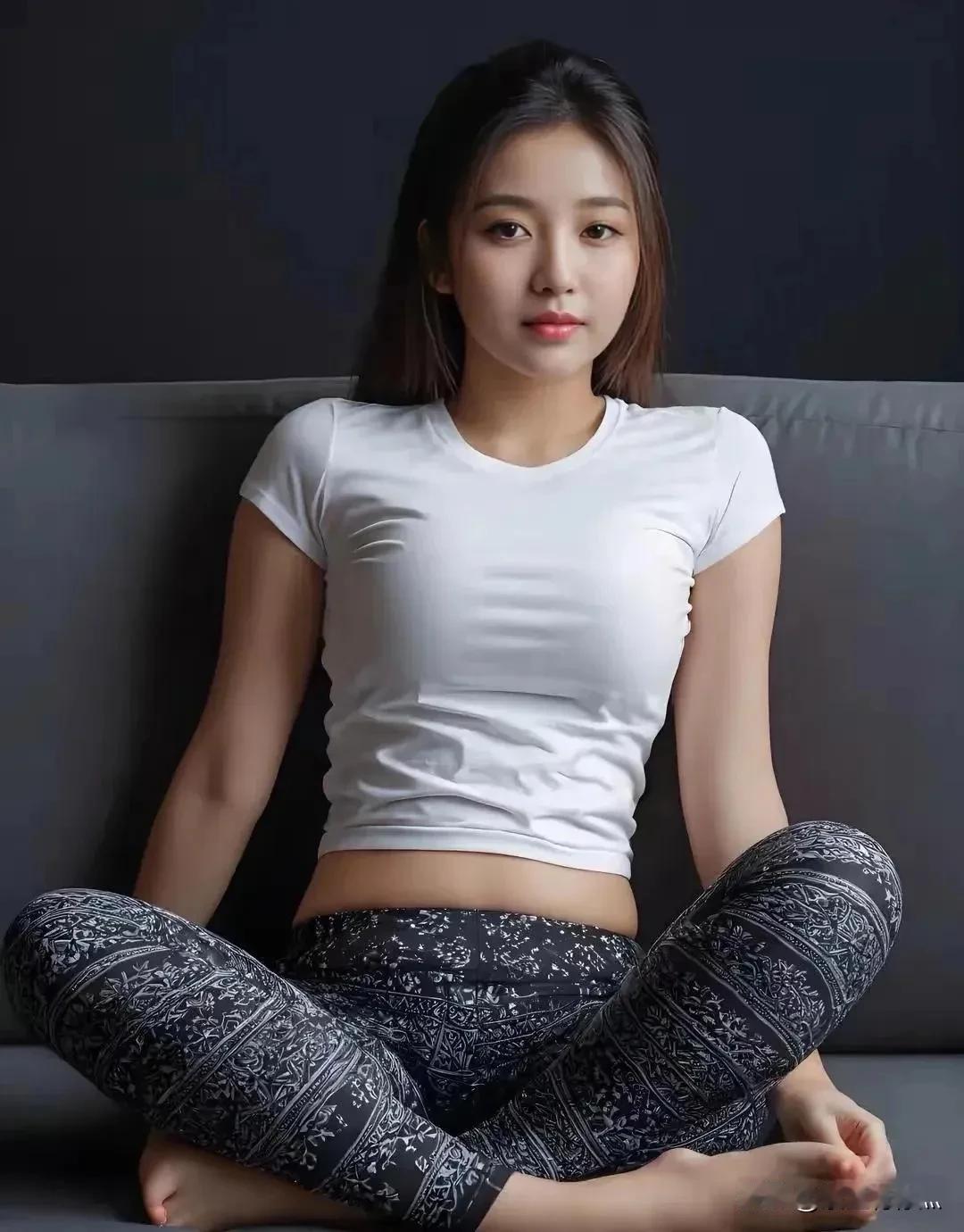 这位小姐姐身材匀称，恰到好处。她的身姿挺拔，线条流畅，既不显得过于瘦弱，也没有一