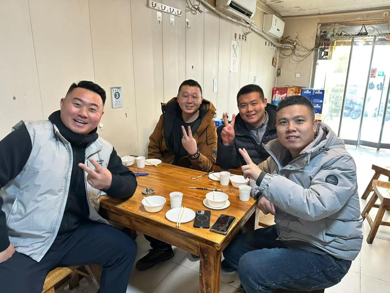 3.6万公里比亚迪速锐，交车，几千块钱，14年份车，跑的这么少，也不多见。
加油