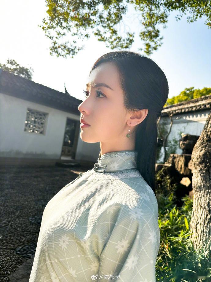 #陈都灵侧颜A感#看了孤舟这部剧之后现在已经完全被陈都灵给硬控了，谁懂陈都灵的这