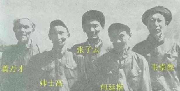 1952年，解放军在大凉山抓到一个独眼土匪，审讯后军区首长震惊：这不就是17年前