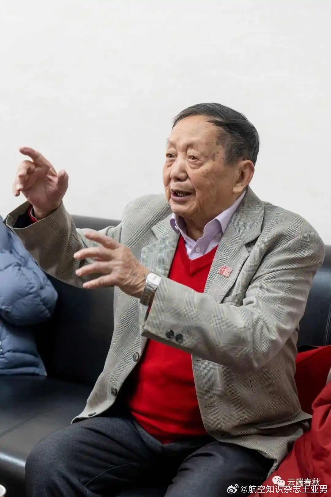 今天去送陈光老师最后一程。陈光老师是中国著名航空发动机结构专家，1930年出生的