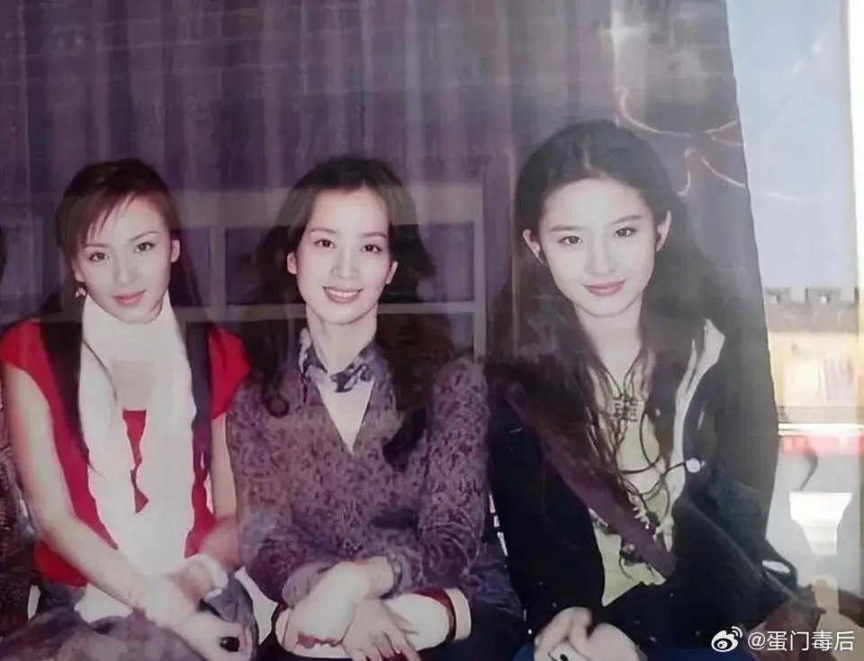 三位女明星年轻时候的照片 
