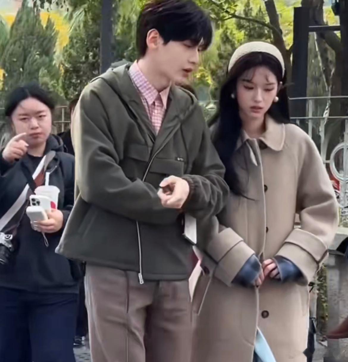 周也翟潇闻《你好1983》拍摄情人节物料路透，期待喽！ 