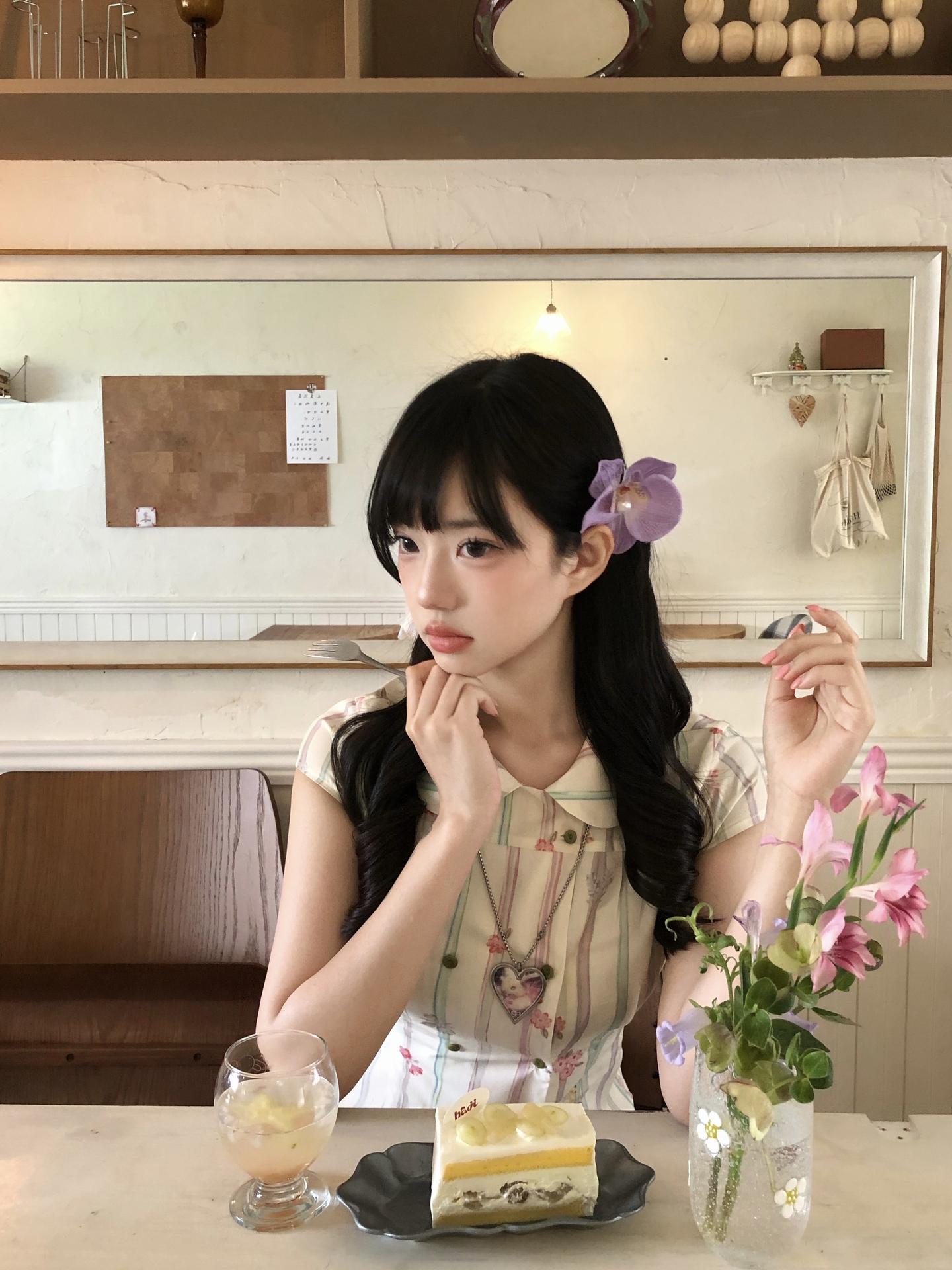 你丢掉我的情诗 错过我的心事。一拍照就装忧郁