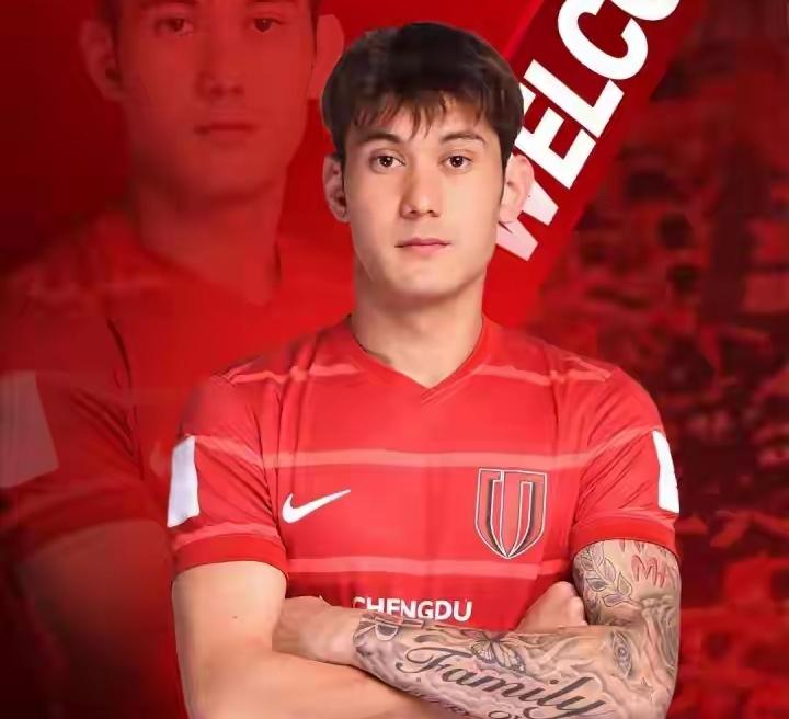 梅开二度！刚加盟成都蓉城的拜合拉木，在近日代表新球队与青岛西海岸的一场热身赛中，