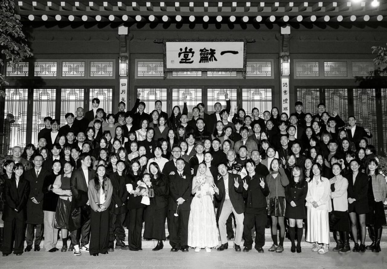 #宋慧乔金高银Jennie参加婚礼#第一眼就看到Jennie，这个颜值这个气质太
