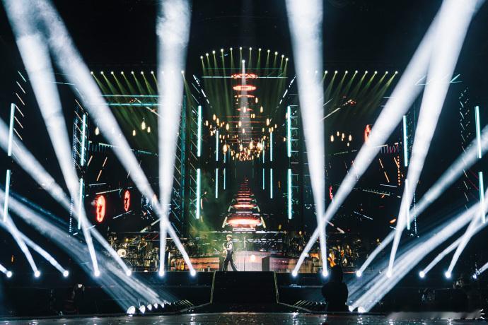 周传雄演唱会获全球设计大奖周传雄巡演拿下MUSE奖，这设计细节太戳心！当《花香》