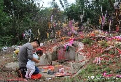 墓地有我的祖祖辈辈，我是他们的血脉延续，缺少那一辈，都没有我的今天，更别说子子孙