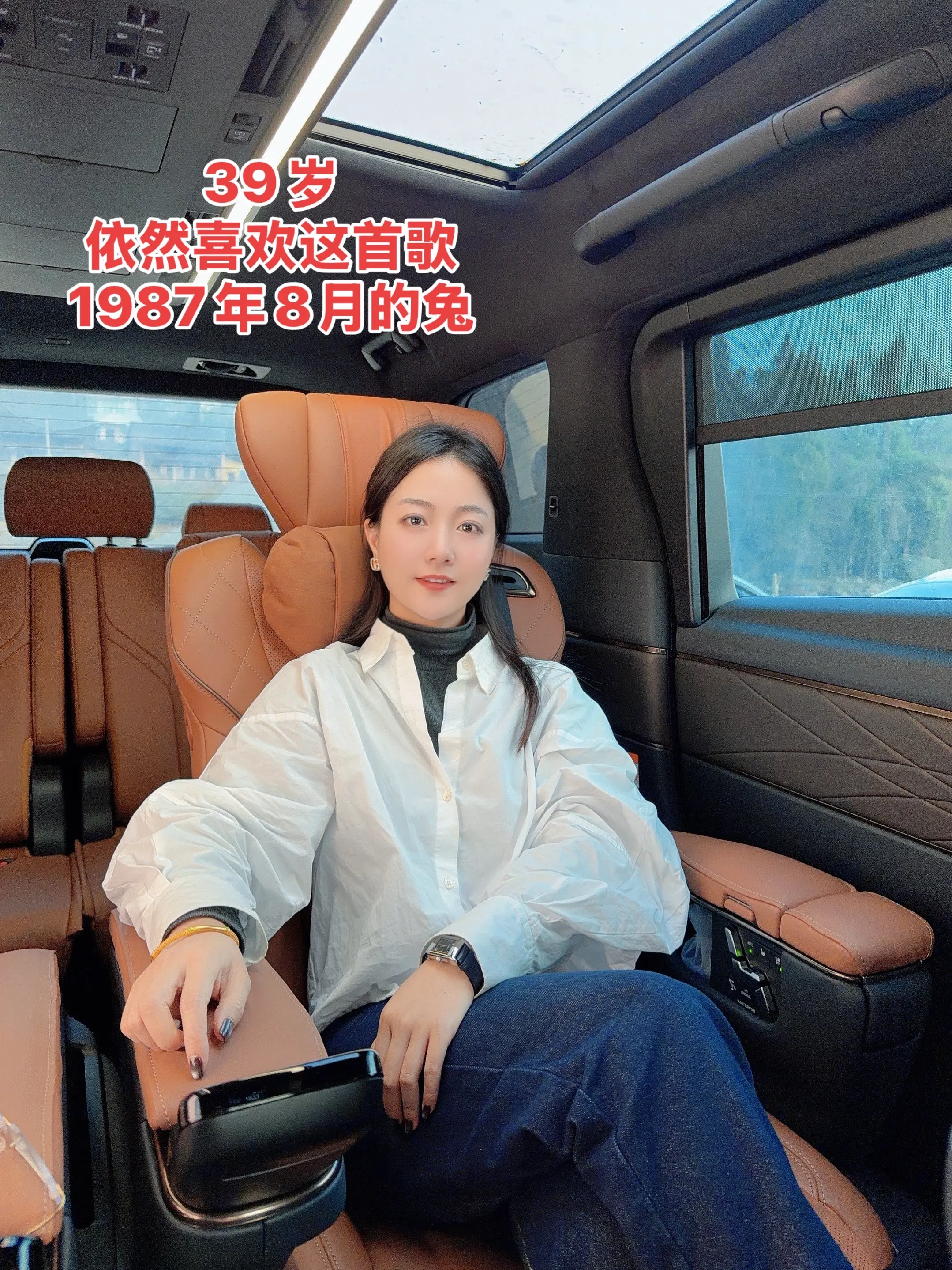 总以为自己还很年轻，却忽略了岁月脚步，当身边的一道道风景变成了回忆，忽...