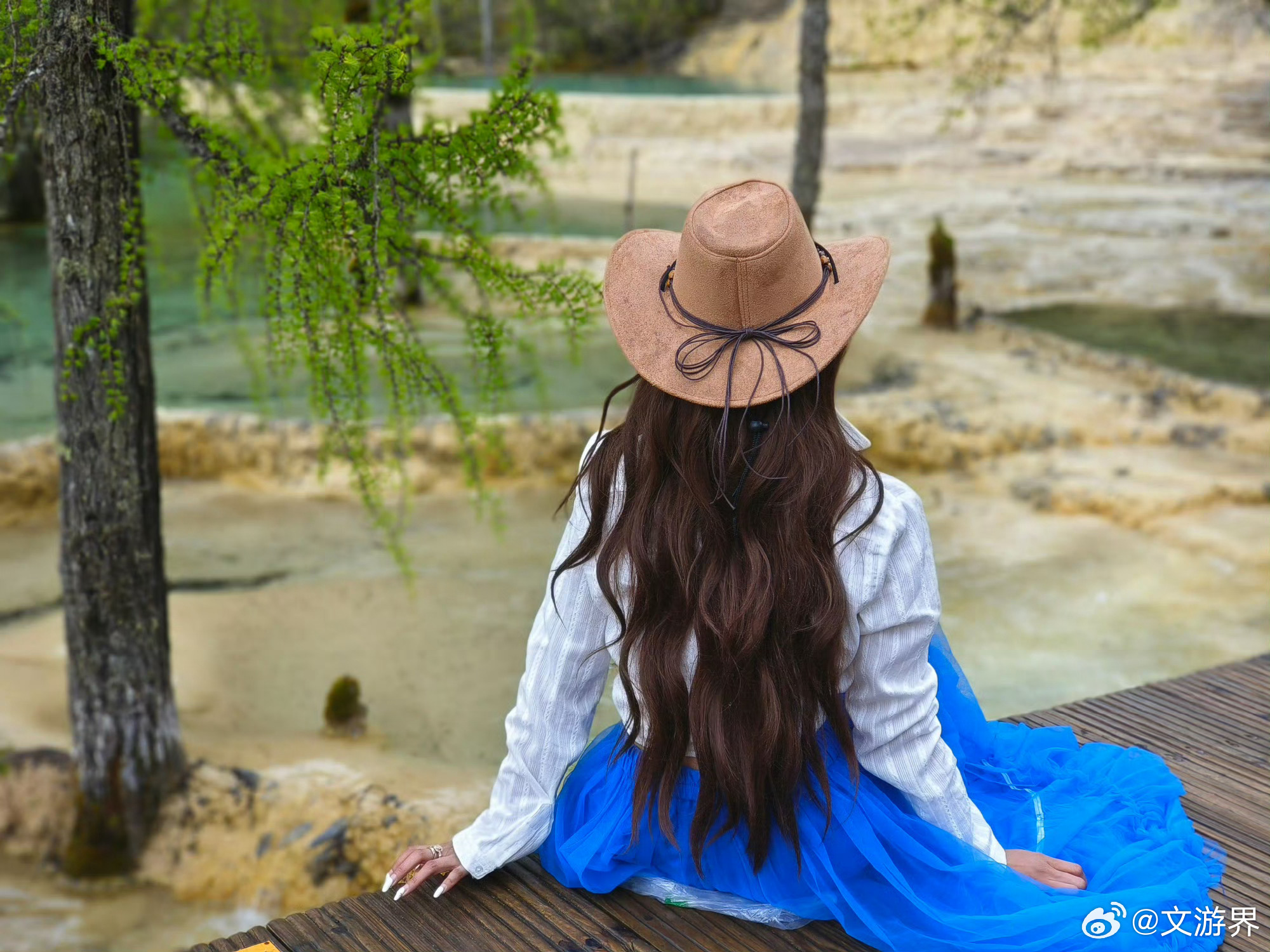 黄龙夏日彩池如诗盛夏避暑 就该来黄龙深呼吸 成都还在闷热，黄龙白天最高温仅18℃