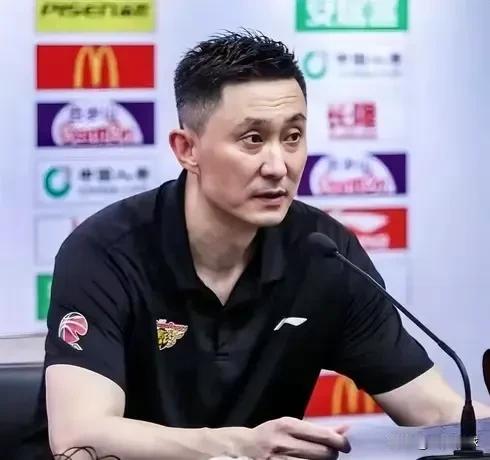 广东127-101大胜山东，杜锋点名表扬这三人表现是赢球关键！
1、胡明轩继续超