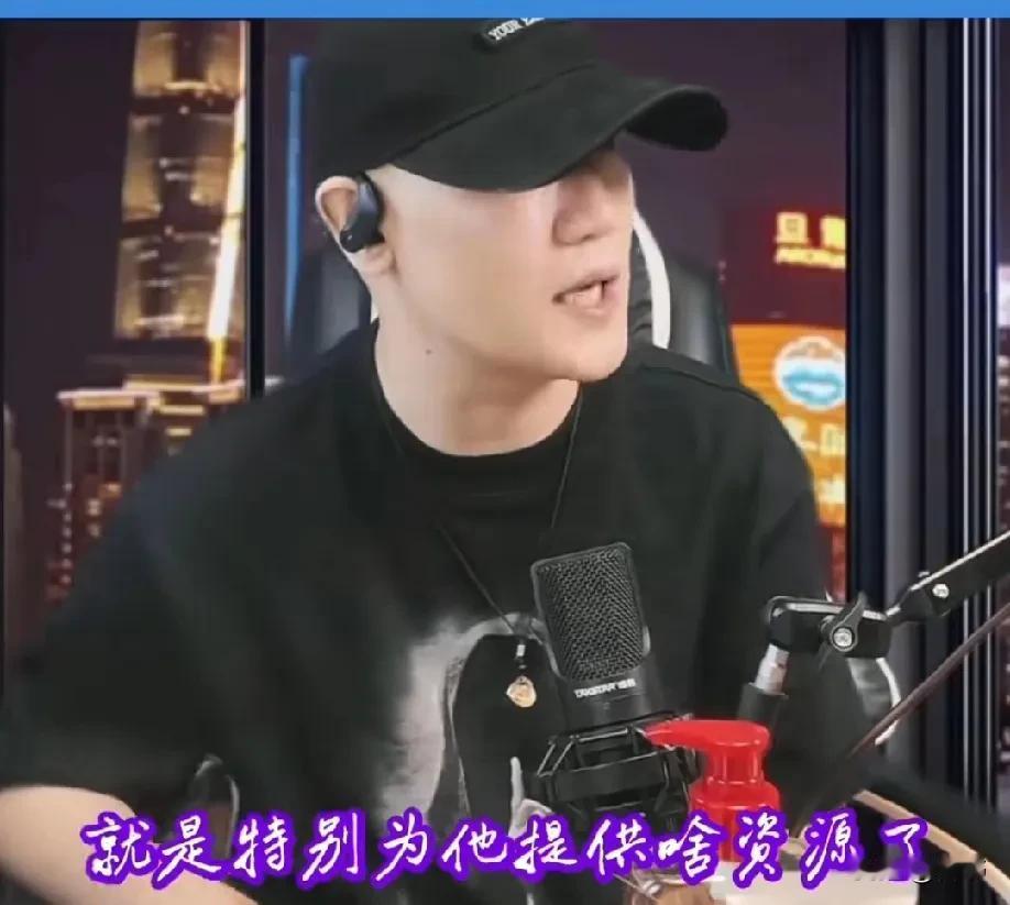 大明白真是个明白人啊，把小黑人怼的不得不承认，直说“没有，没有”，大明白还得追问