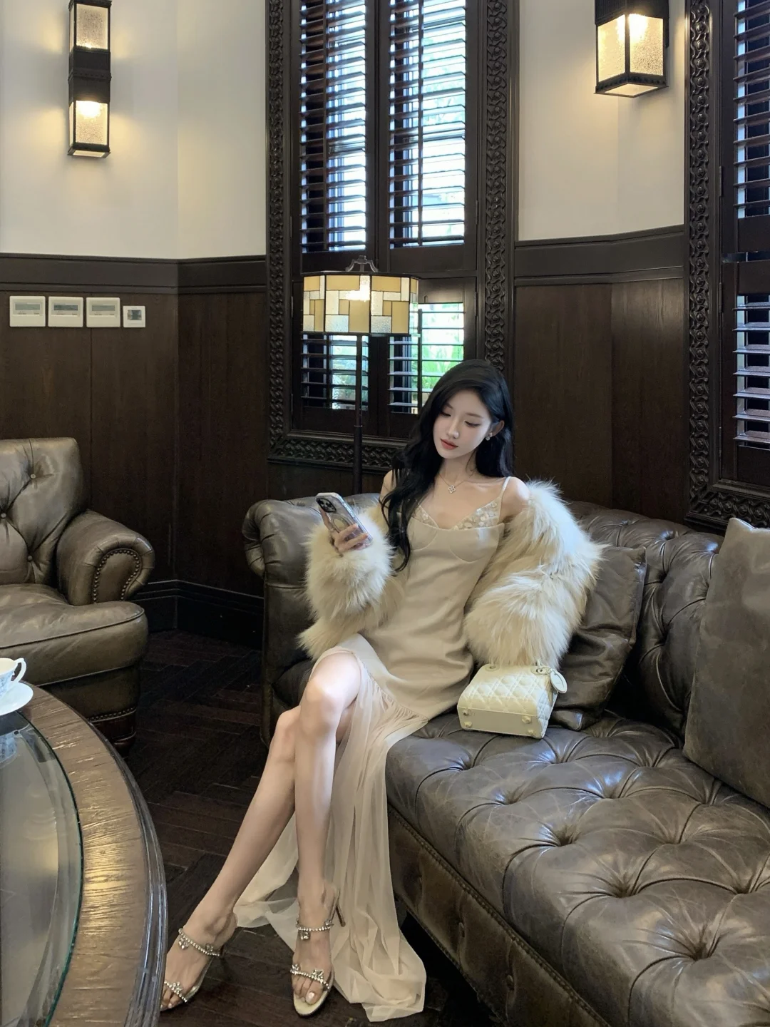 存一组姐感的拍照姿势