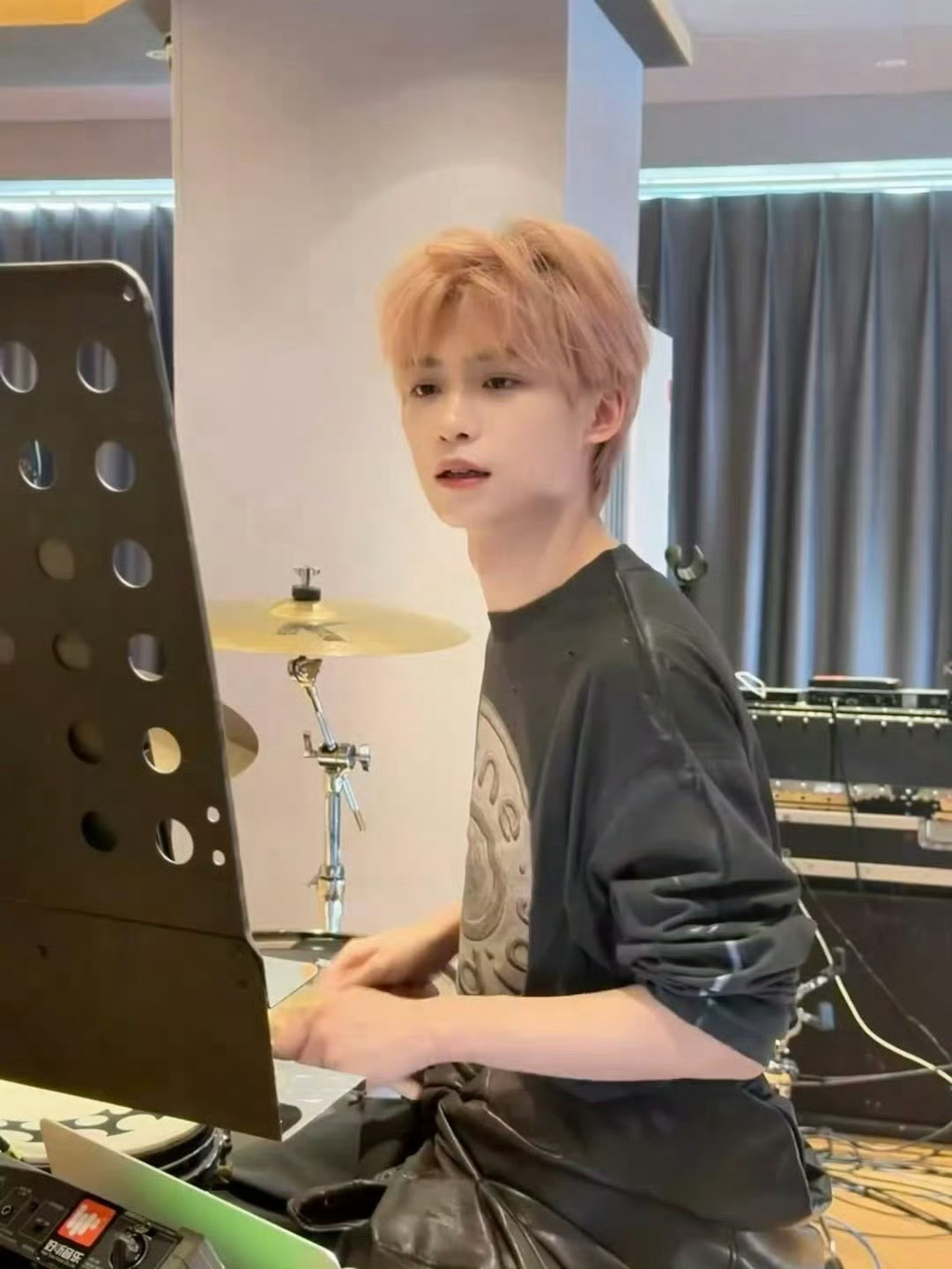 向全世界安利我担梓渝武汉演唱会，今天还有一场，连开三场，业务水平绝了！期待梓渝今