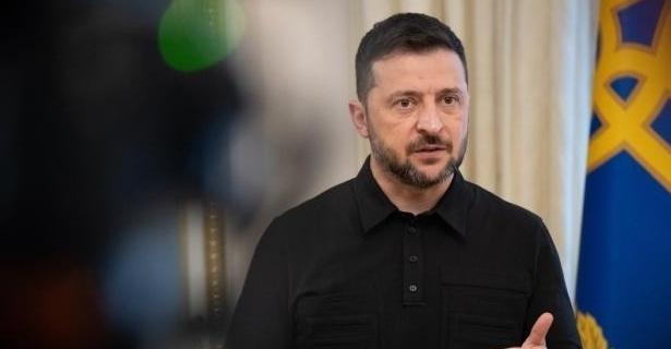 泽连斯基突然扔出 “核弹级” 消息！


打了四年的俄乌死仗，2026 上半年必