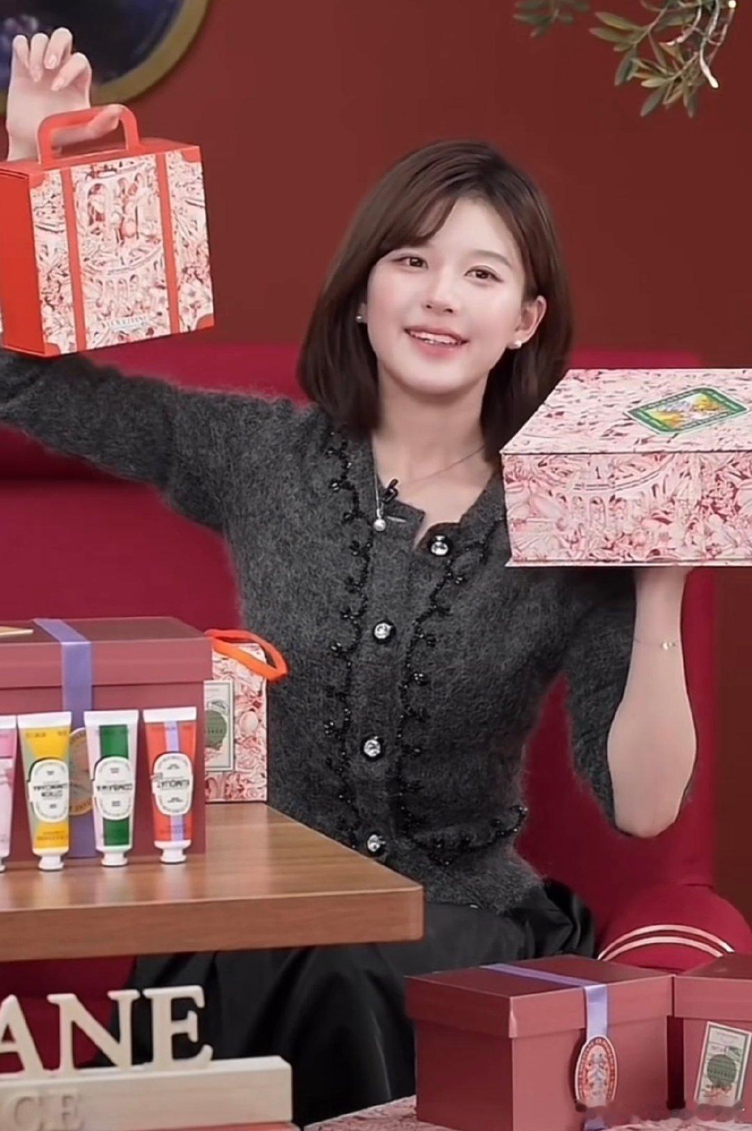 #赵露思说该听的意见她都会听#赵露思真的都有看到，看见那些东西真的会很心疼她的。