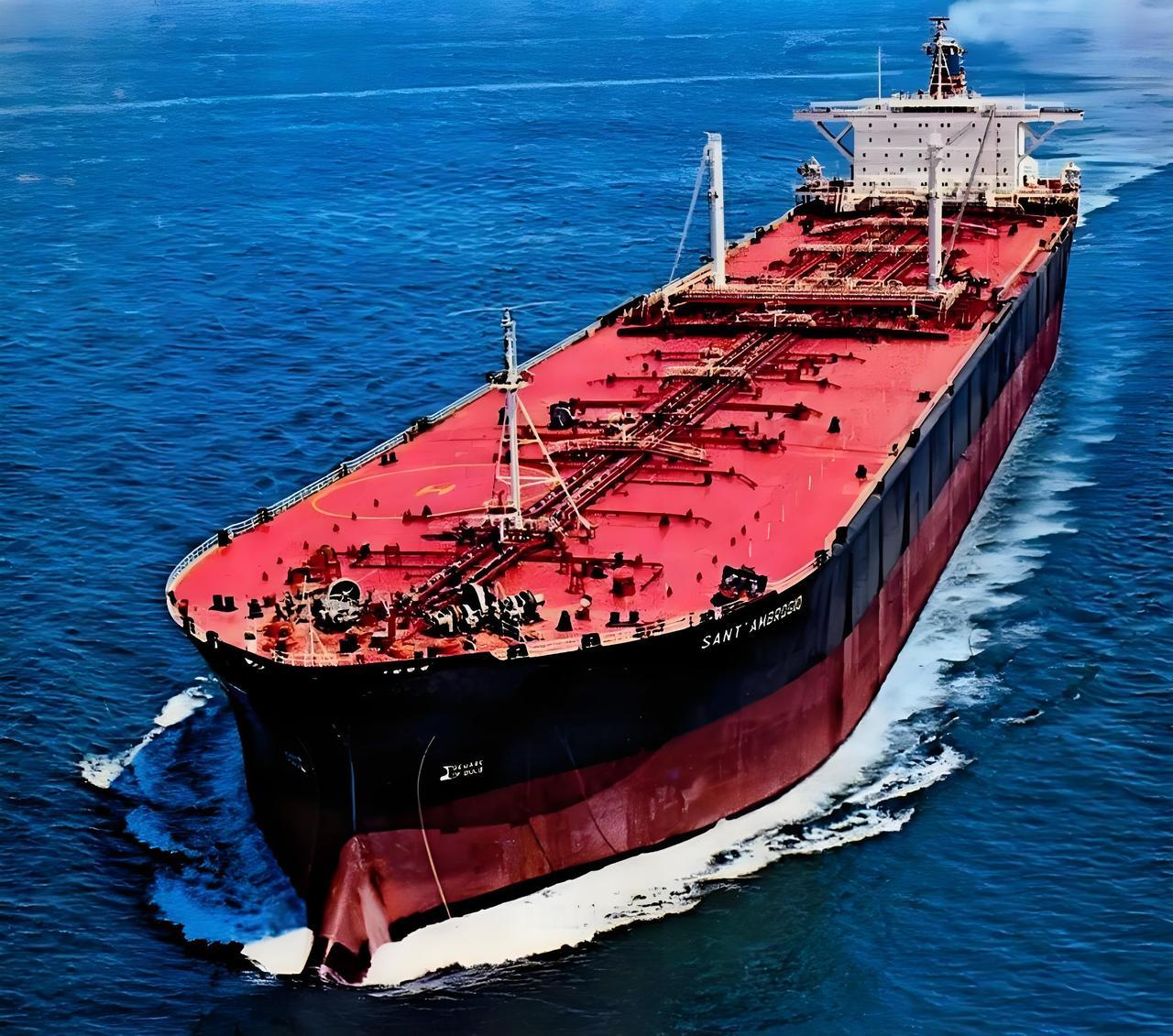 关于所谓的油轮在委内瑞拉附近海域被扣一事，我想说，上月底有十多艘我们的油轮装载一