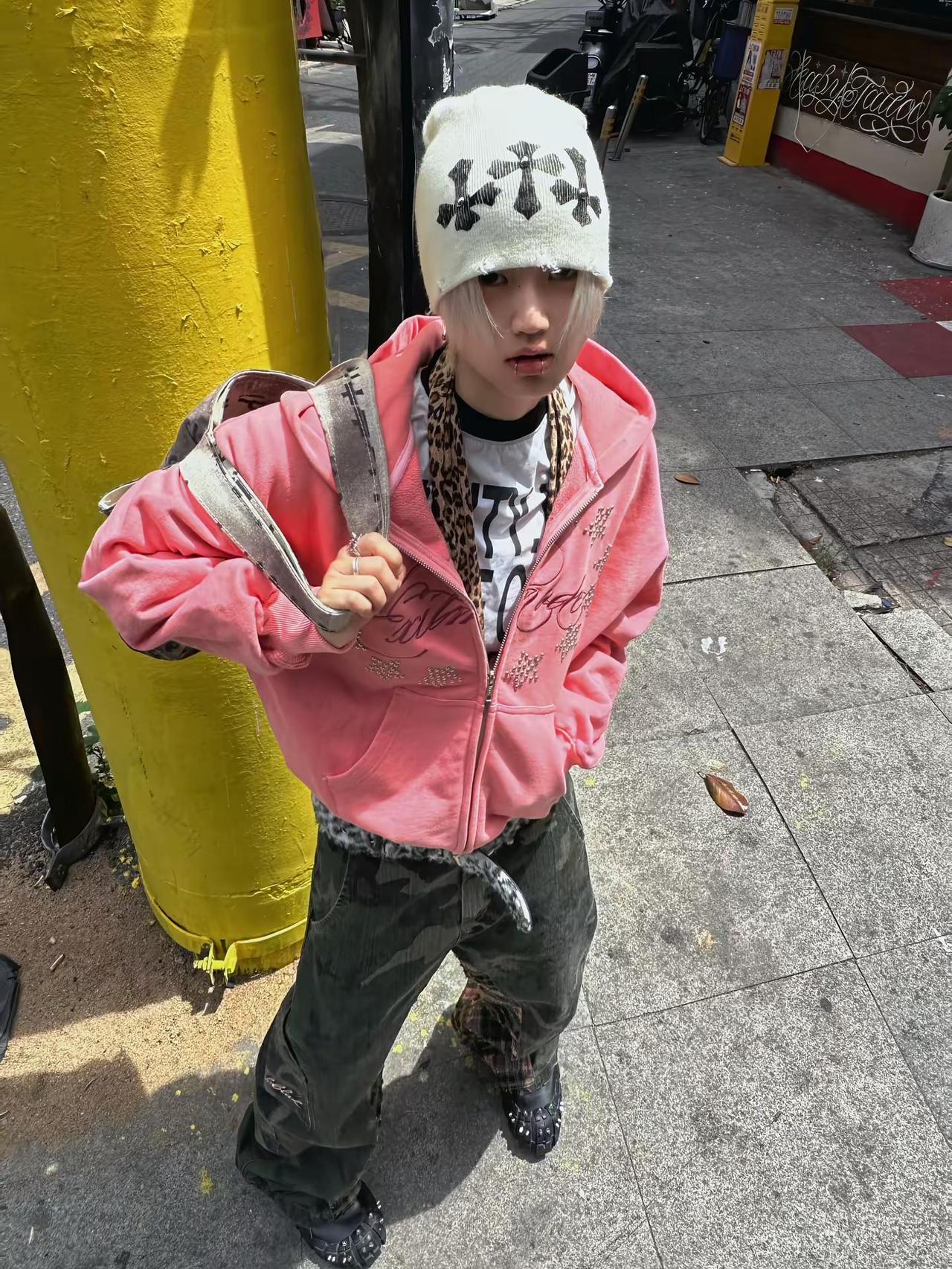 我保证她是天使，只是这世界偶尔有点坏。街头穿搭ins 街头潮流感 cityboy