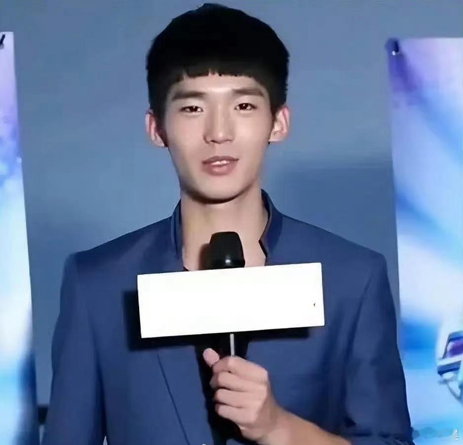 以前的于适长这样吗？这颜值也太虐了，他的颜值变化也是真的大 ​​​