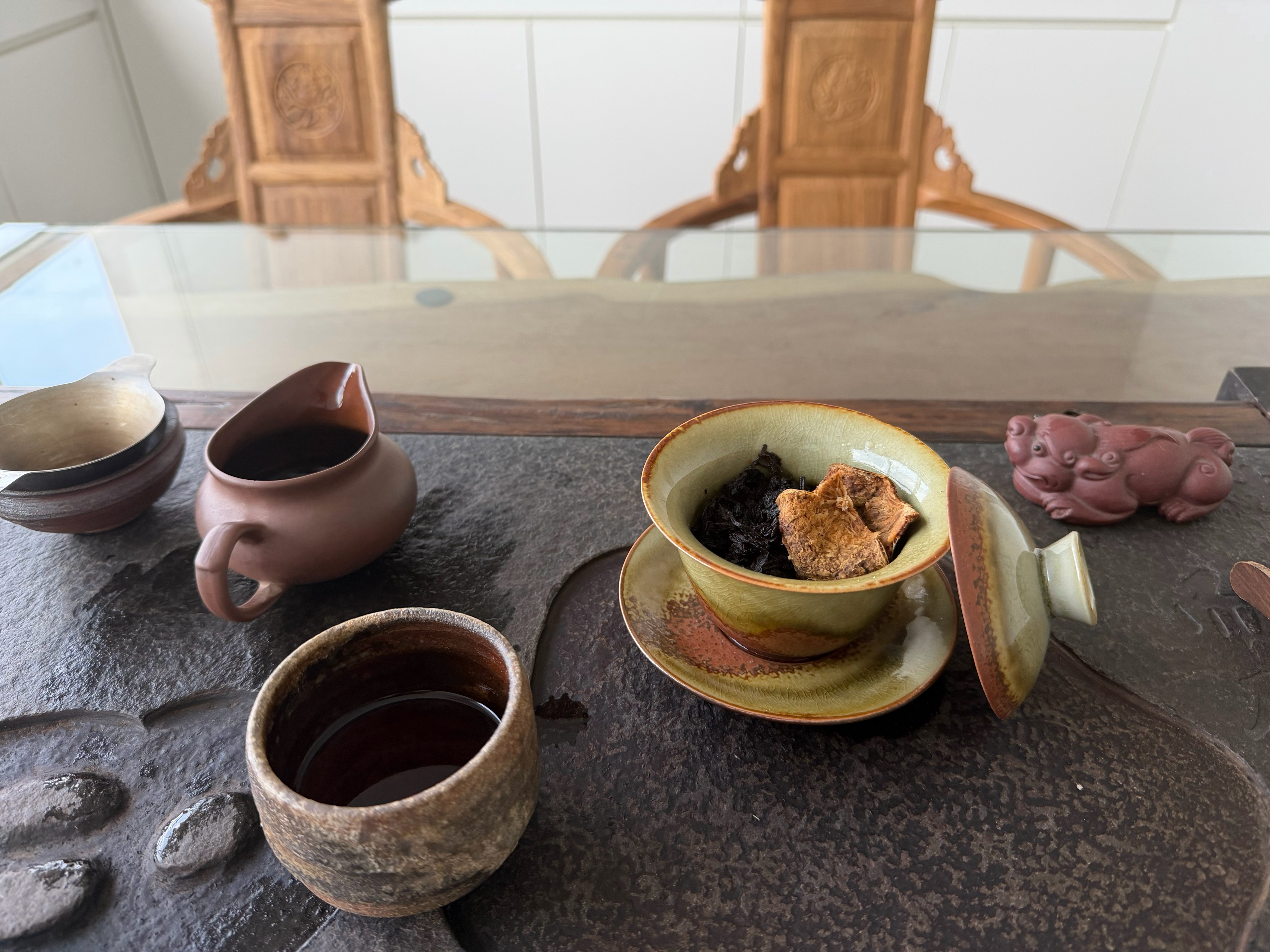 喝杯茶再数数钱，带你们跟带娃一样，时不时都要严厉骂几句，再不行就拿竹枝抽屁股。 