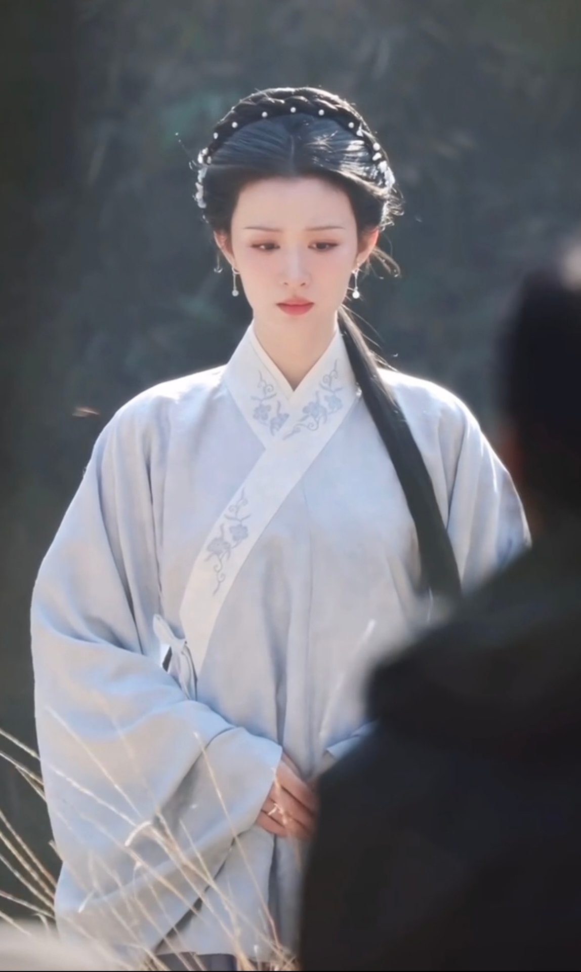 楚然明月录目前造型梳化:方思哲 服装:方思哲(现在承包梳化都变多了) 