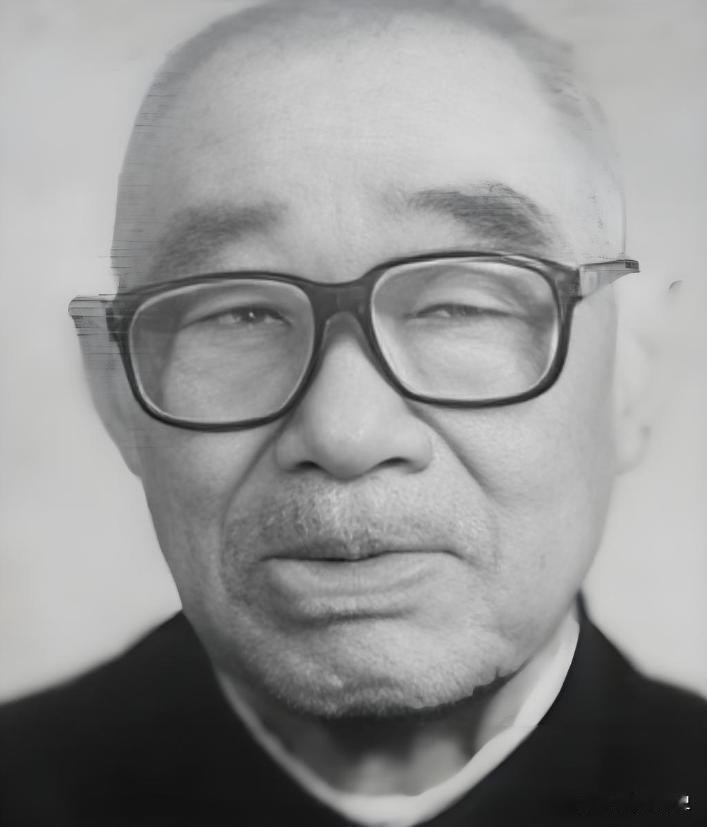 1949年西宁解放后，一个穿着破旧蒙古皮袍、胡子拉碴的汉子，找到湟中县委书记尚志