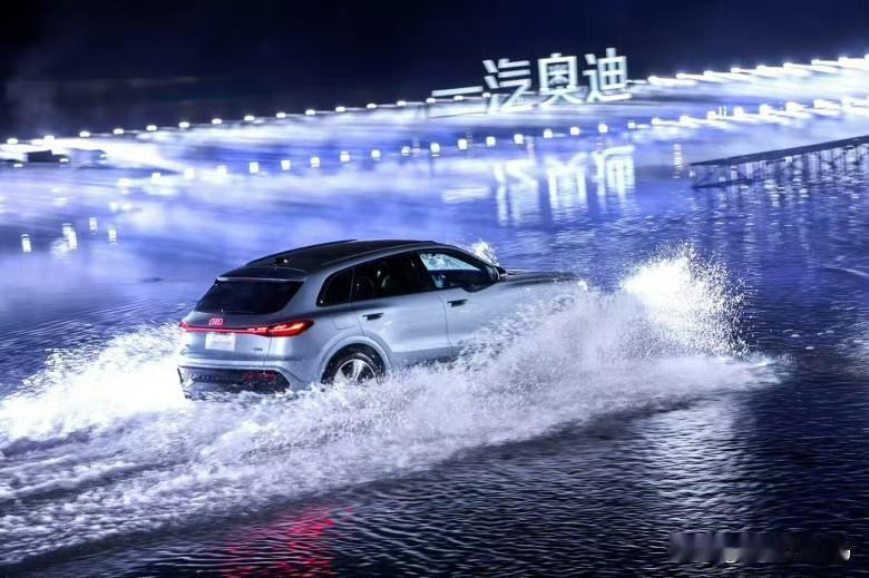 全新奥迪 Q5L 
它，开始用华为了。

不是贴个 logo，
是直接引入华为乾