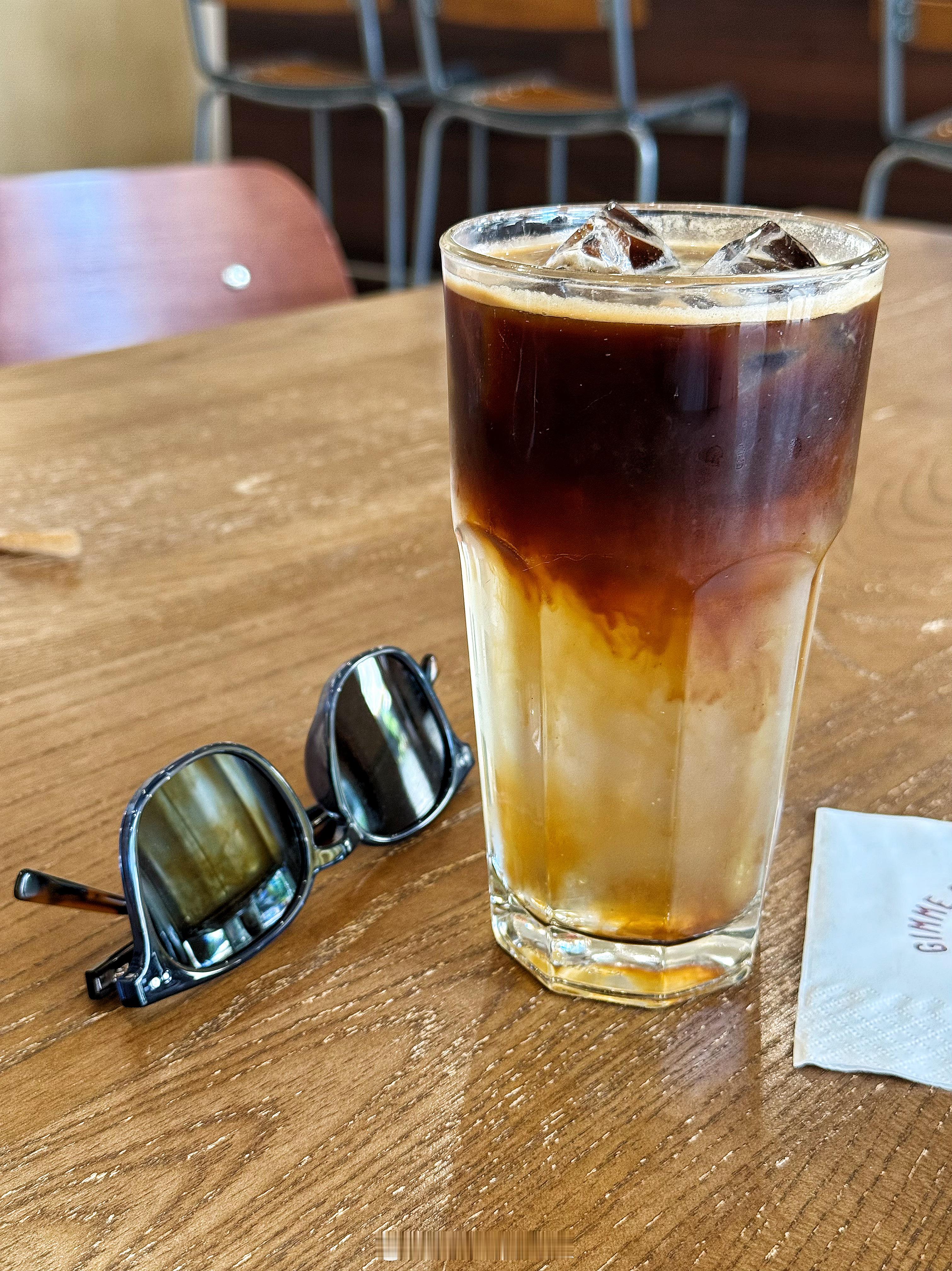 解毒W213 E Coupe⛱️侧面线条依旧迷人二手车价也回落到一个合理区间喜欢
