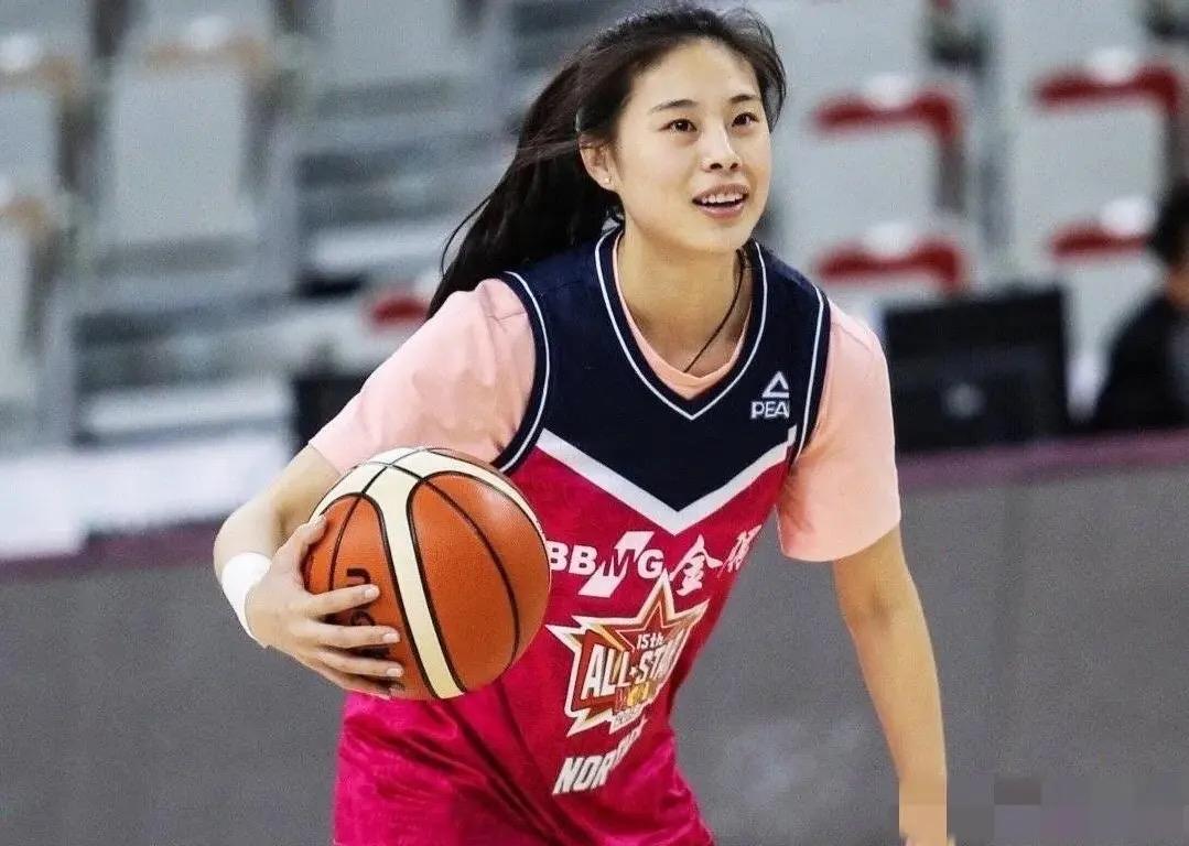 好奇查了下王思雨的出身，
不查不知道，一查吓一跳
其实她本人根本不是什么资源咖，