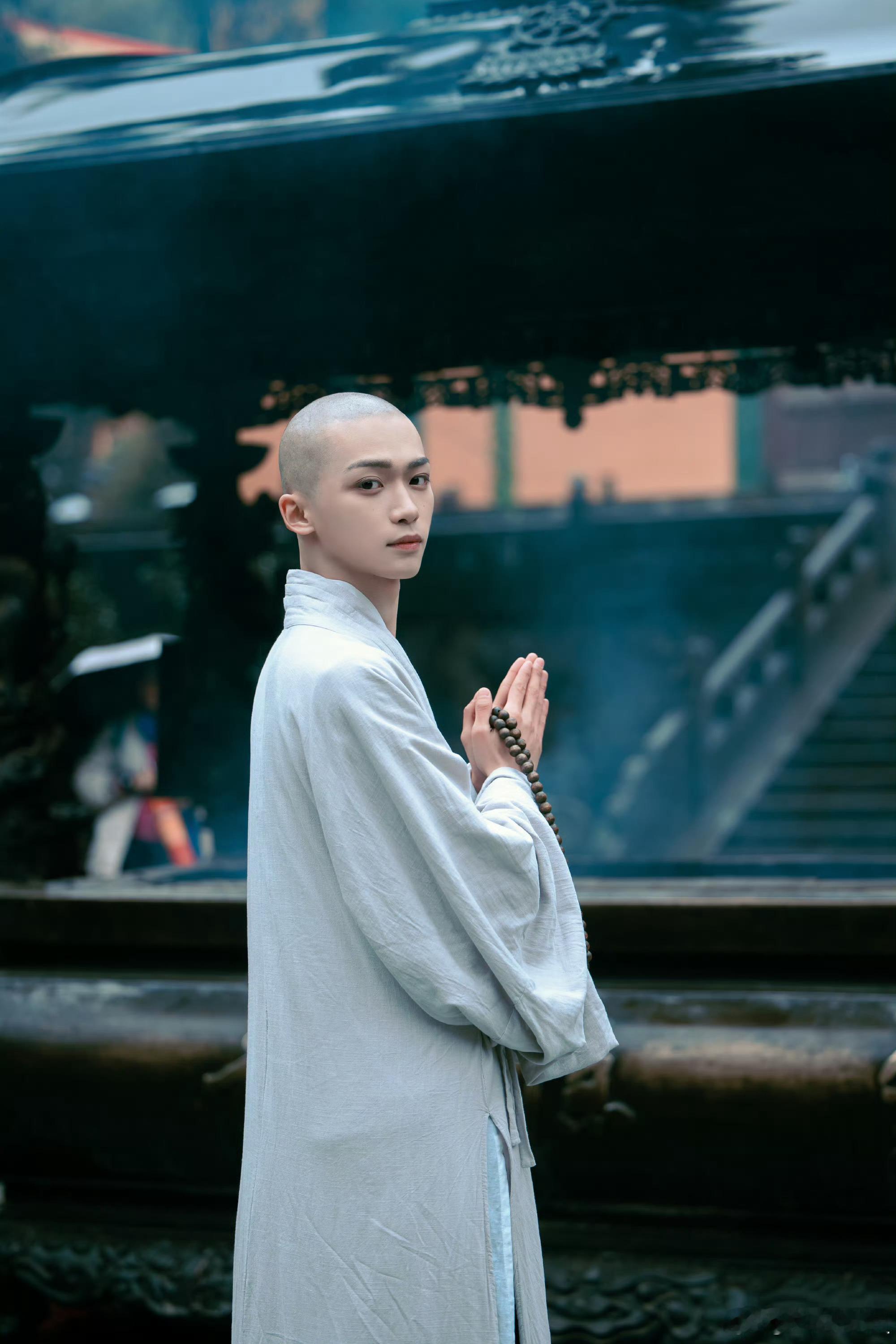 怎么会有人自己发的精修都这么的……梓渝谈与林小宅合作 ​​​
