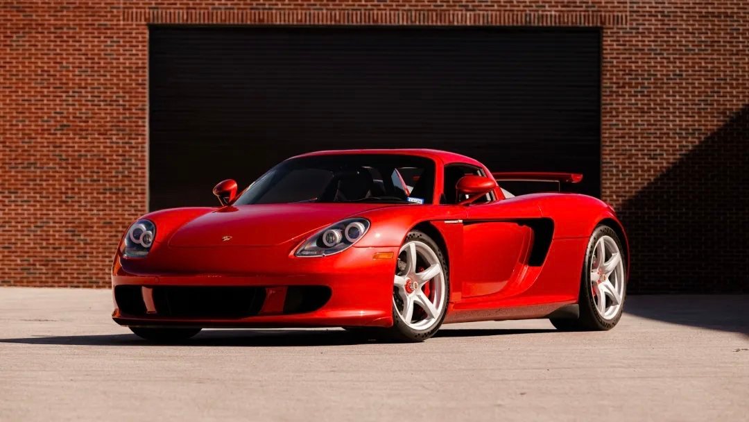 车市热门 一台Rosso Fuoco红的Carrera GT 