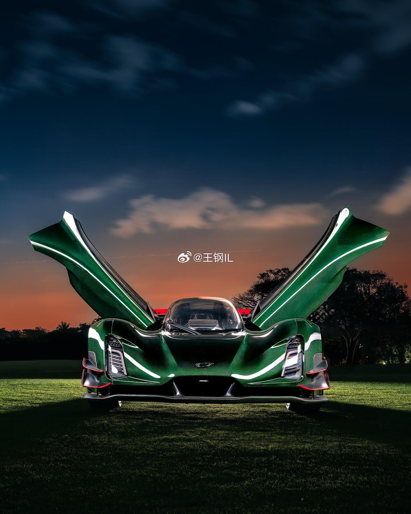这台来自美国的 Czinger 21C 超跑，全球仅限量 80 台，每一台都在加