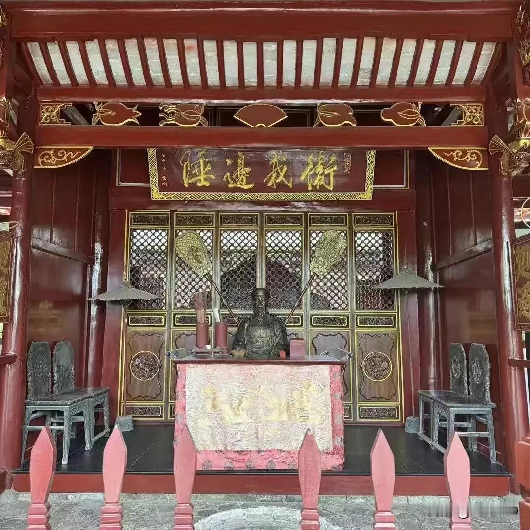 梁河县位于湖南省娄底市境内，拥有丰富的自然和人文资源，是一个旅游胜地。特别是在团