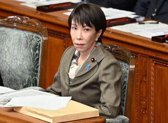 被北京制裁后，日本一片哀嚎，高市下决心：5年内从中国东边反击
 
高市早苗上台之